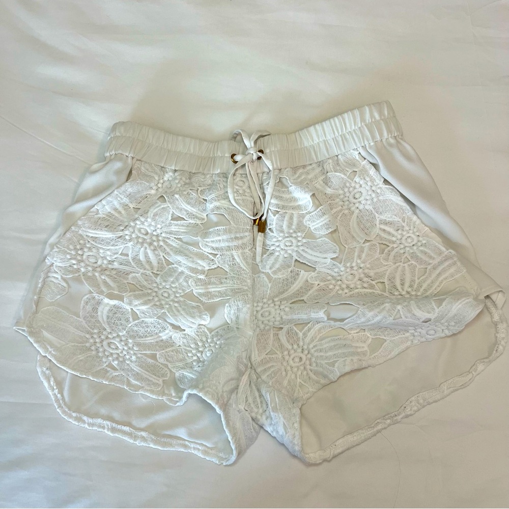 Marilyn Monroe White Floral Flowy Shorts Size S